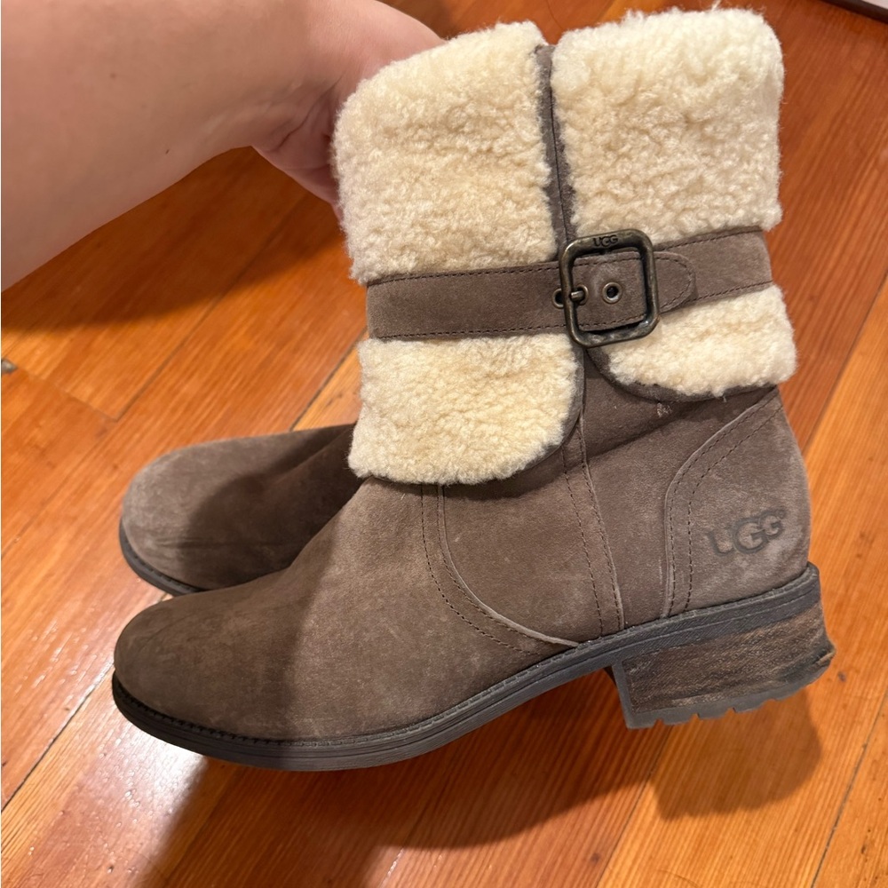 UGG Boots - Picture 3 of 8
